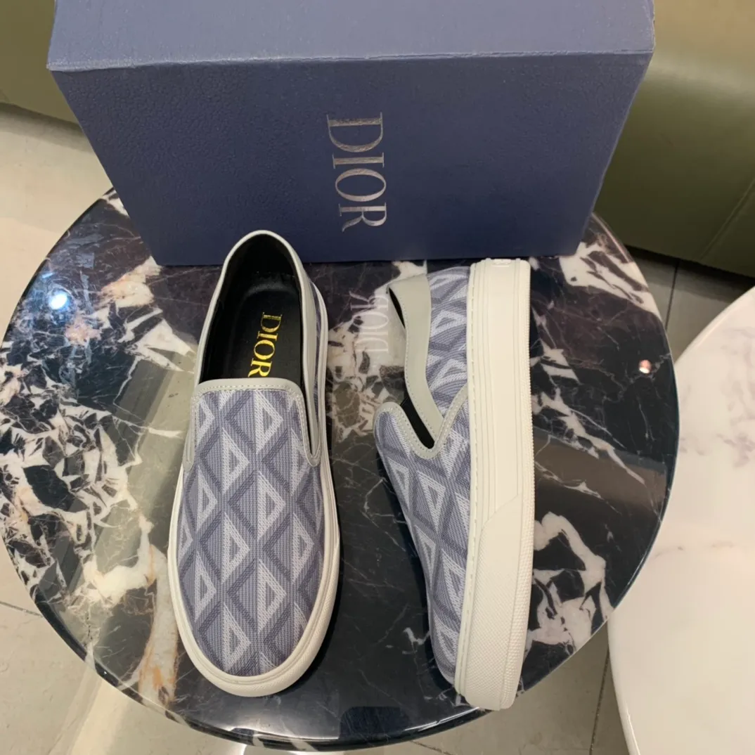 Men's men's shoes 💰360, Dior series casual shoes 👟🔥🕷🕷【Dior】Dior New casual men's shoes are launched in Hong Kong counters. Official website 1:1 production. Original Italian materials. Designed by European and American masters. Perfect shape to create counter quality, solid color rubber wear-resistant outsole and classic dazzling head! Super versatile and very comfortable. High-end without losing taste, fashionable and novel! ! Absolute focus! Code number: 38-45